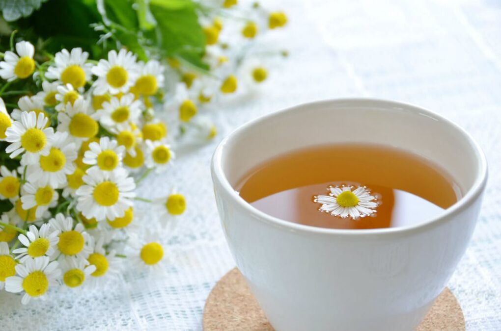 Xwarina chamomile di osteokondroza sîngê de hîpertonîkiya masûlkeyê nerm dike û sivik dike.